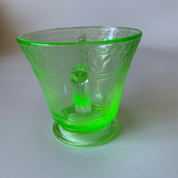 Vintage Uranium Glass Sugar Bowl: Spode Pattern, Glowing Depression Glass - Picture 10 of 10